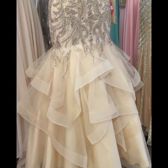 Prom dress - Picture 3 of 3